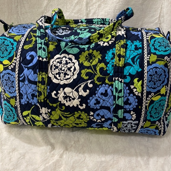 Disney Vera Bradley Duffle in Where’s Mickey - NWT Retired Design - Picture 6 of 10